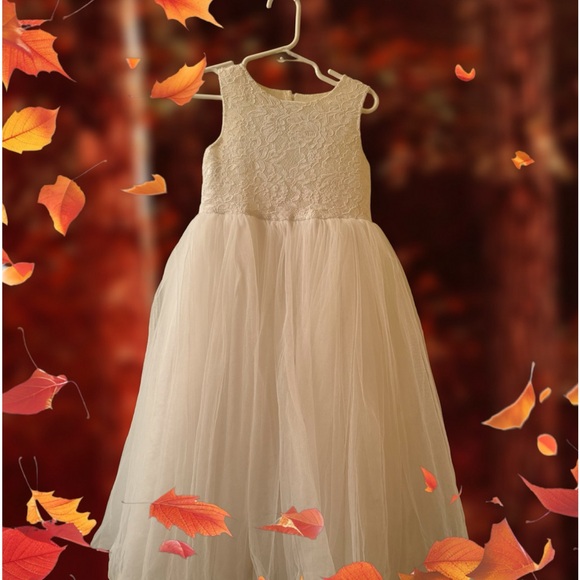 Elegant White Lace And Tulle Girls Dress Size 4T - Picture 2 of 5